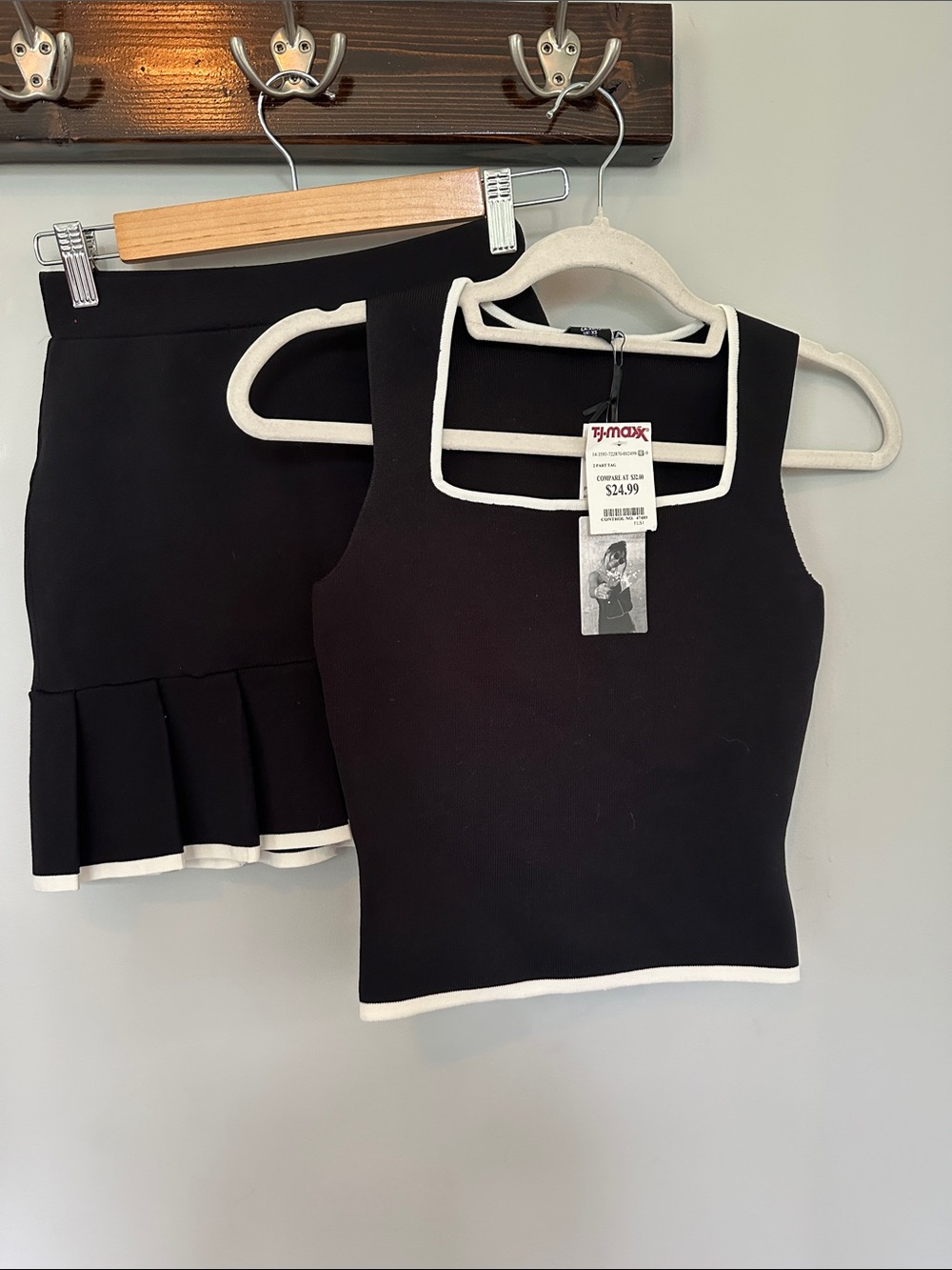 NWT Sincerely Jules Black & White Trim Two-Piece Skirt Set - xs